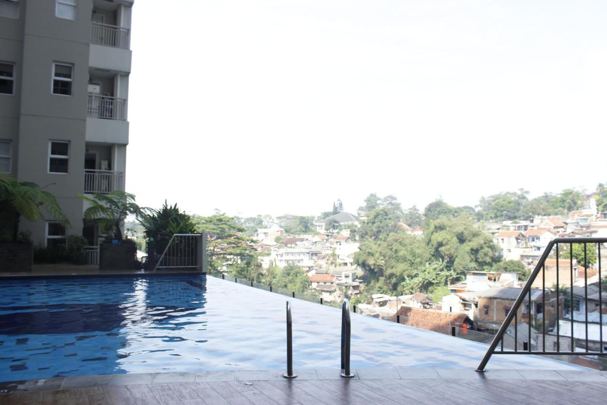 Relaxing 1br At Parahyangan Near Parahyangan By Travelio * Bandung