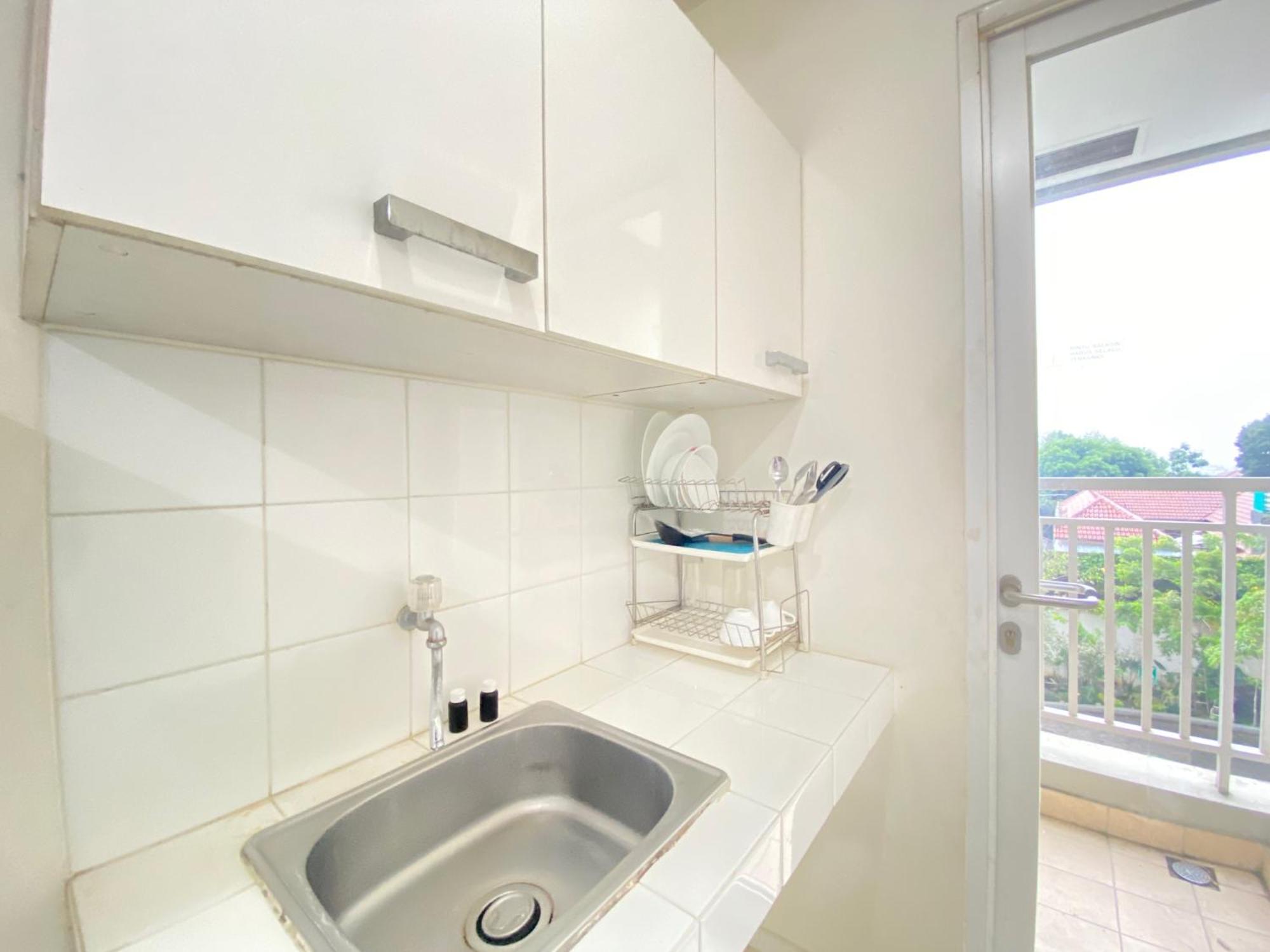 Apartemen Relaxing 1br At Parahyangan Near Parahyangan By Travelio Bandung
